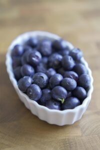 Blueberries, along with other berries, are a great source for antioxidants, as they are abundantly found in the blue fruit.